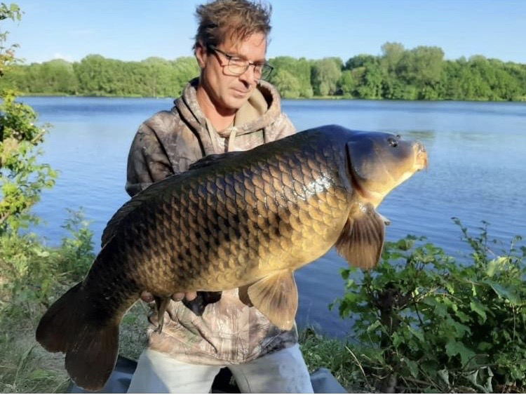 Alex met een grote schub
